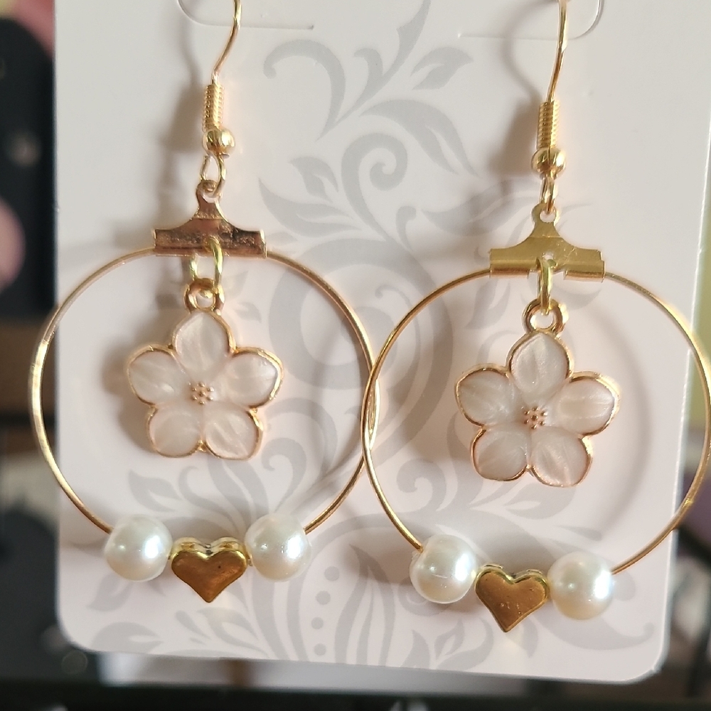 3/$10 Chic Gold and White Floral Earrings